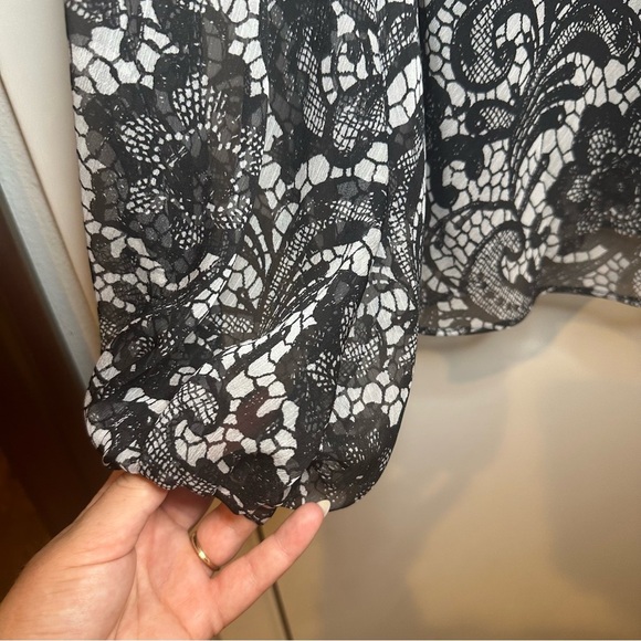 Adrianna Papell Cowl Neck Long Sleeve. Size: XL. Black and White. - Picture 3 of 6